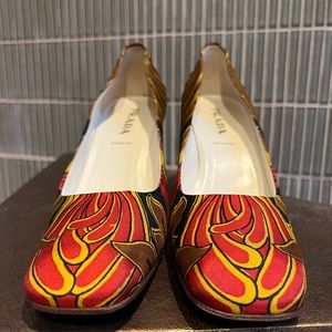Prada floral print pump